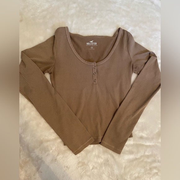 XS Hollister Long Sleeve Crop Top - Picture 3 of 3